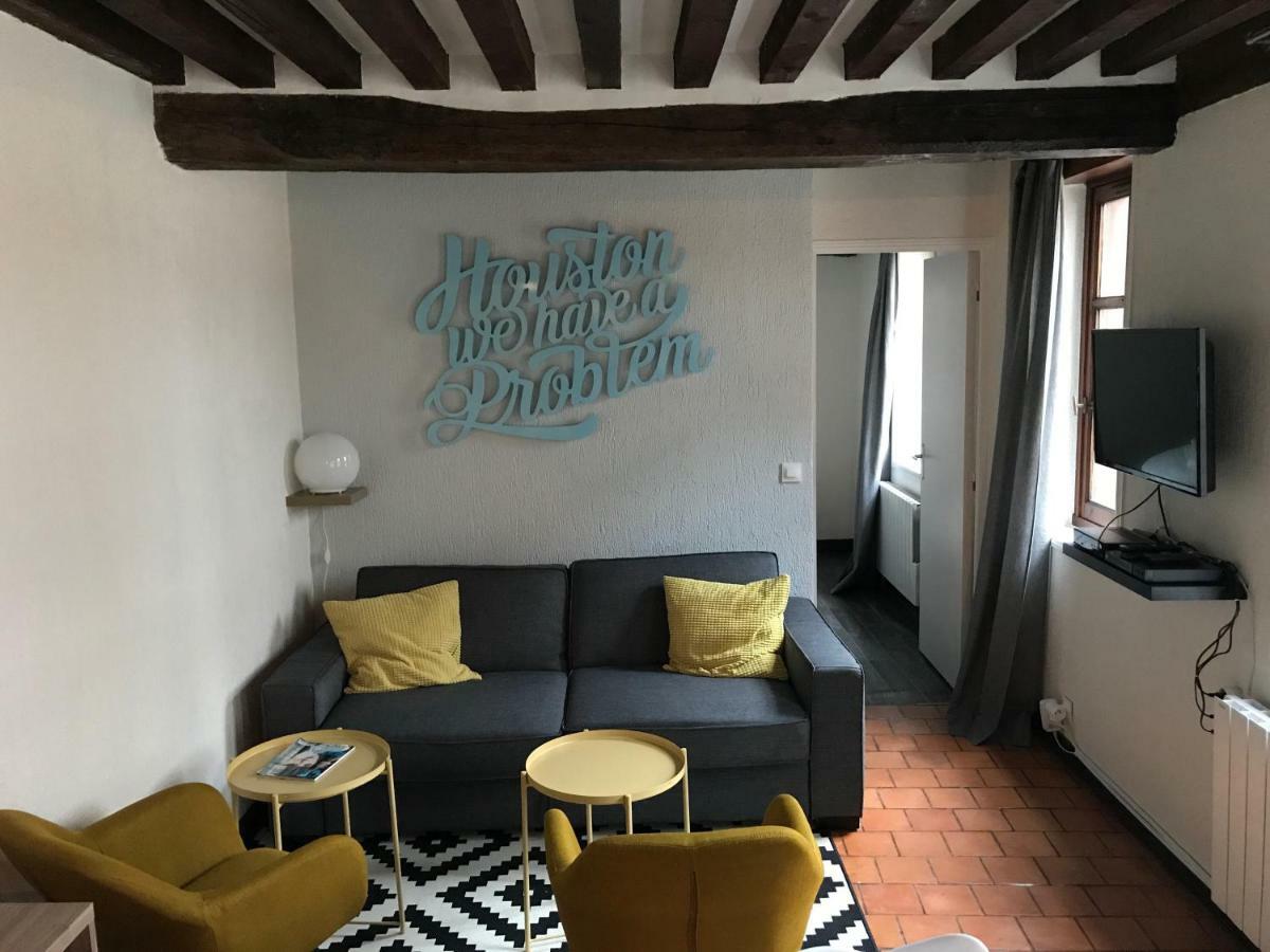 Houston A Honfleur Apartment Bagian luar foto
