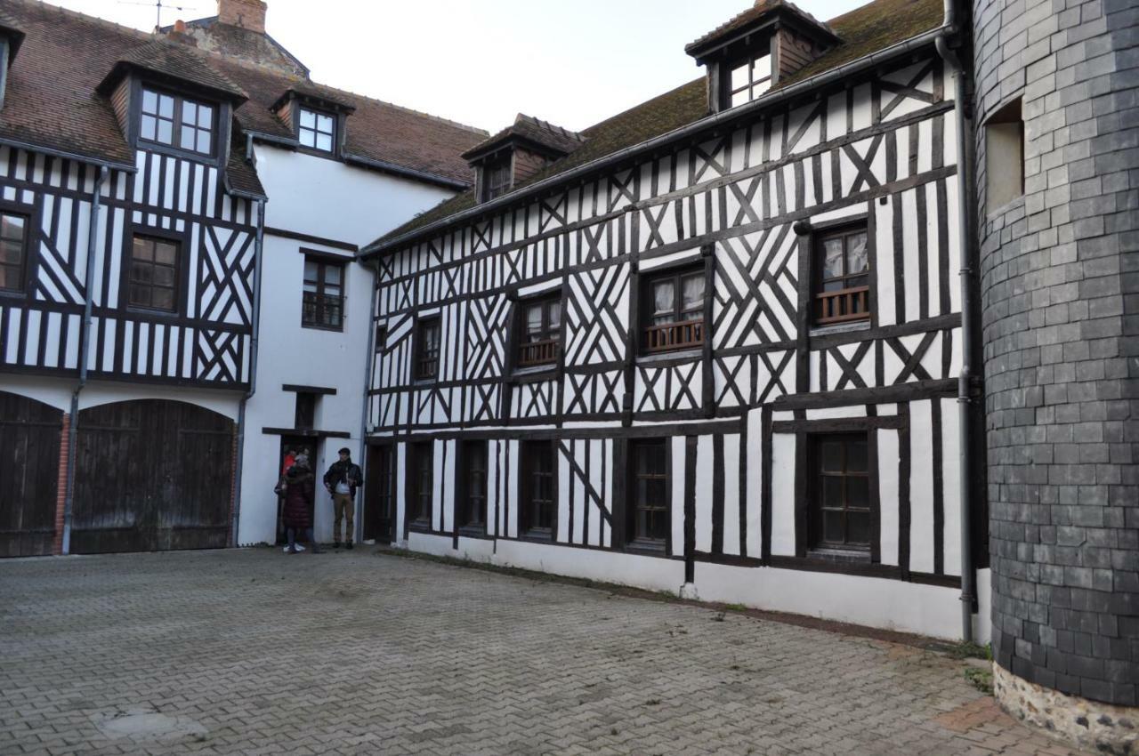 Houston A Honfleur Apartment Bagian luar foto